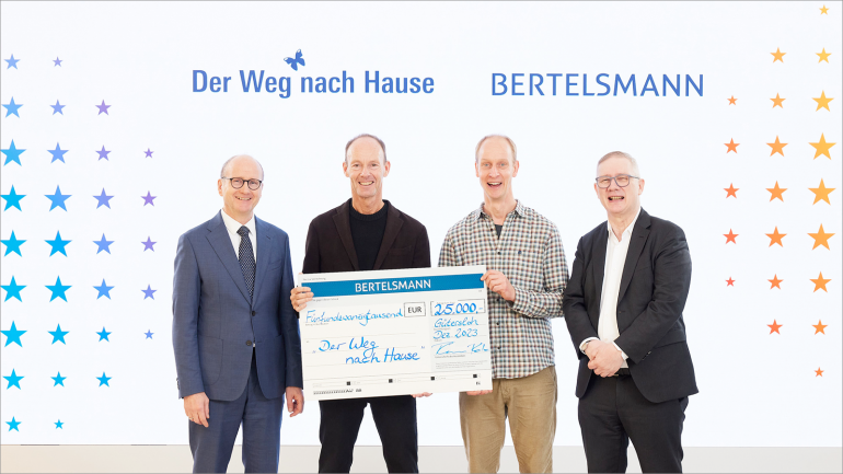 Univ.-Prof. Dr. Eckard Hamelmann (Universitätsklinik für Kinder- und Jugendmedizin Bethel), Thomas Rabe (Bertelsmann), Dr. Peter Schürmann (Palliativteam „Der Weg nach Hause“), Dr. Rainer Norden (v. Bodelschwinghsche Stiftungen Bethel, v. l.)